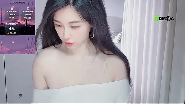 Snapshot of YunShan-33 chatting on May 6, 4:30 am YunShan-33 online show from May 6, 4:30 am