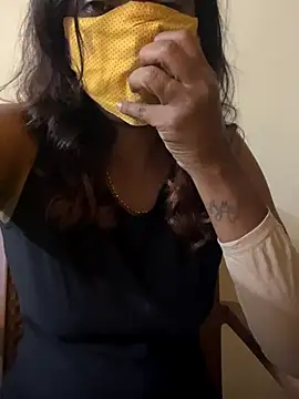 Snapshot of Queen-dhivya chatting on November 14, 12:15 pm Queen-dhivya online show from November 14, 12:15 pm