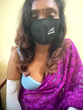 Snapshot of Queen-dhivya chatting on November 19, 1:44 pm Queen-dhivya online show from November 19, 1:44 pm