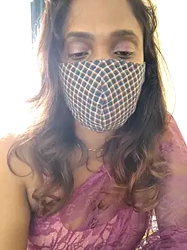 Snapshot of Queen-dhivya chatting on December 5, 6:33 am Queen-dhivya online show from December 5, 6:33 am