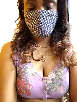 Snapshot of Queen-dhivya chatting on December 19, 6:37 pm Queen-dhivya online show from December 19, 6:37 pm