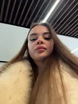 Snapshot of KristiRich chatting on January 8, 9:44 am KristiRich online show from January 8, 9:44 am