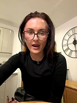 Snapshot of EmLovesxx chatting on November 21, 12:32 am EmLovesxx online show from November 21, 12:32 am