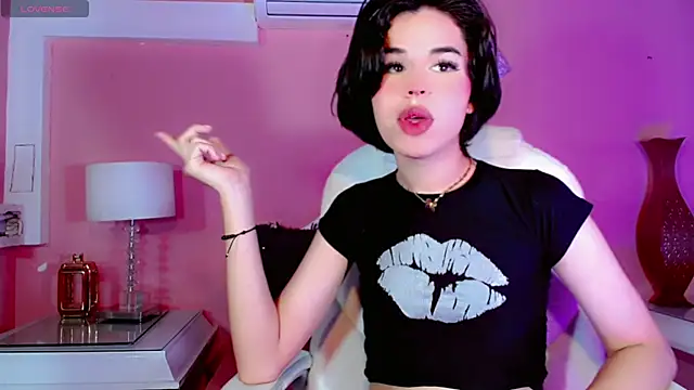 Snapshot of ClaudiaSophia chatting on November 9, 11:30 am ClaudiaSophia online show from November 9, 11:30 am