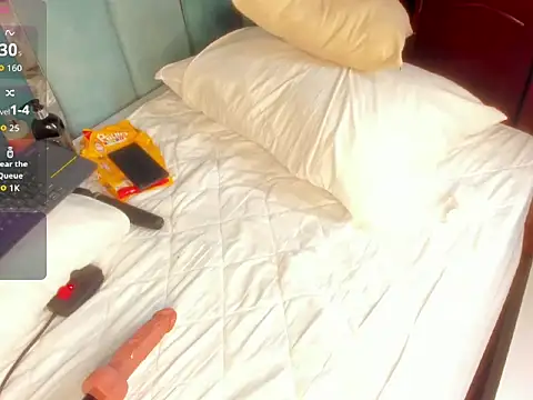 Snapshot of Chaarlotte_09 chatting on December 16, 11:48 am Chaarlotte 09 online show from December 16, 11:48 am