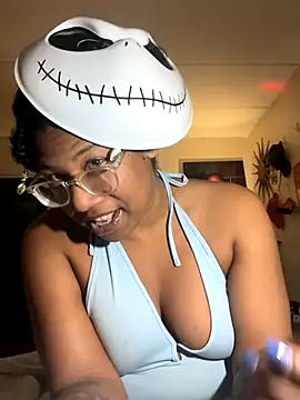 SpoiledLuxuriously online show from October 31, 9:05 pm