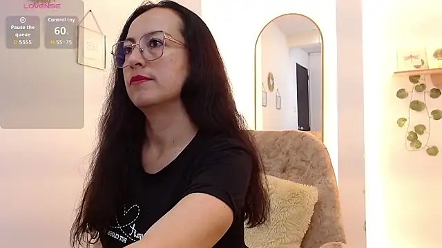 Lauryn Jones online show from February 11, 7:08 pm