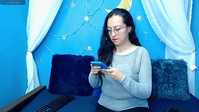 Lauryn Jones online show from February 19, 7:10 pm