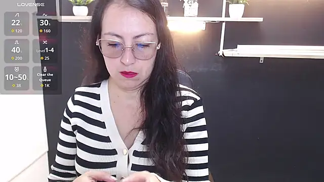 Lauryn Jones online show from April 17, 6:22 pm