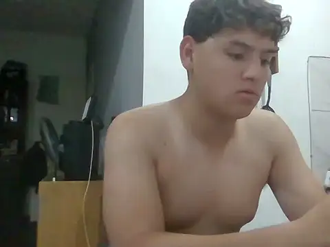 Snapshot of Myboy0020 chatting on November 24, 10:31 pm Myboy0020 online show from November 24, 10:31 pm