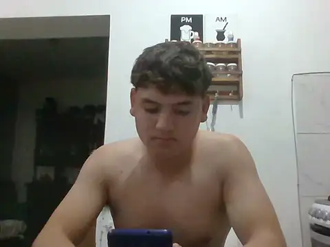 Snapshot of Myboy0020 chatting on December 3, 2:52 am Myboy0020 online show from December 3, 2:52 am