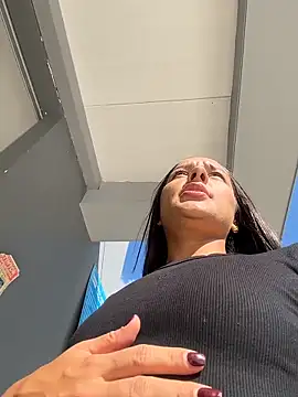 Brunettecollins05 online show from March 16, 8:24 pm