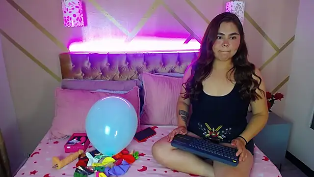 Phamela Holter online show from November 10, 6:40 pm