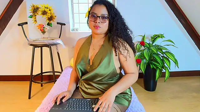 Snapshot of alanaa_gomezz chatting on July 9, 6:12 pm alanaa gomezz online show from July 9, 6:12 pm