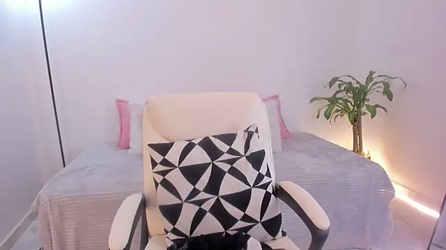  Hanna Williams  online show from March 24, 8:47 pm