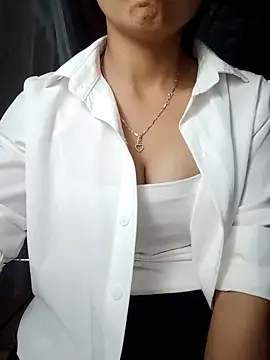 Snapshot of shy-bany123 chatting on November 17, 7:25 am shy-bany123 online show from November 17, 7:25 am