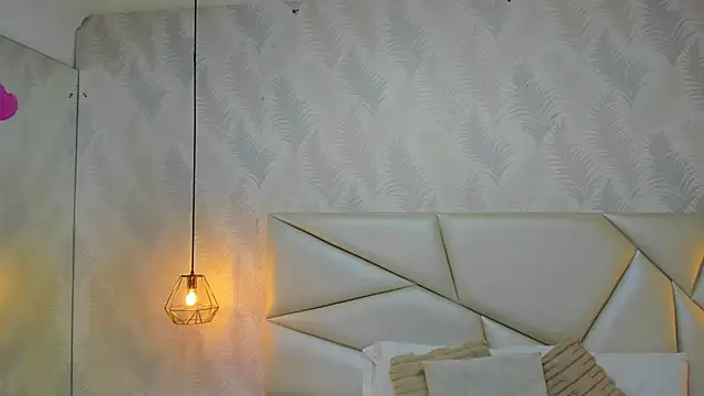 Snapshot of laurettedela_rouse chatting on November 19, 11:54 am laurettedela rouse online show from November 19, 11:54 am