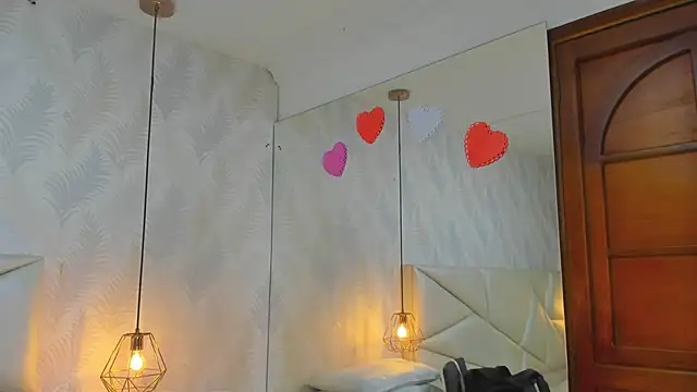 Snapshot of laurettedela_rouse chatting on November 20, 10:37 am laurettedela rouse online show from November 20, 10:37 am