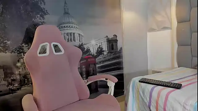 Snapshot of valkyriaxxx_ chatting on November 14, 6:12 am valkyriaxxx online show from November 14, 6:12 am