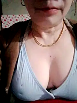 small-house123 online show from February 5, 1:10 am