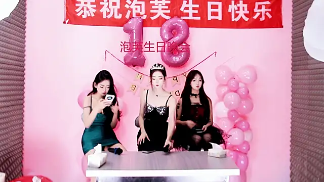 Snapshot of Scarlett-888 chatting on November 24, 10:04 am Scarlett-888 online show from November 24, 10:04 am