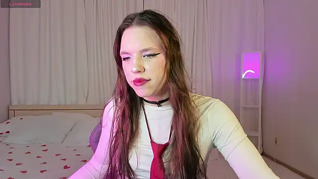 Snapshot of MadisonMongomeri chatting on November 24, 3:28 am MadisonMongomeri online show from November 24, 3:28 am