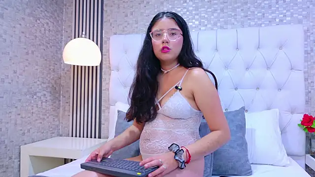 Snapshot of ScarlettPetrova chatting on December 14, 11:59 am ScarlettPetrova online show from December 14, 11:59 am