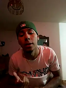 Snapshot of aron_sack chatting on November 1, 11:40 pm aron sack online show from November 1, 11:40 pm