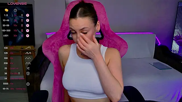 KristyDolly online show from December 19, 5:14 am