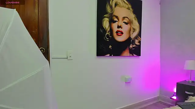 Snapshot of kendra_london chatting on November 26, 11:11 am kendra london online show from November 26, 11:11 am