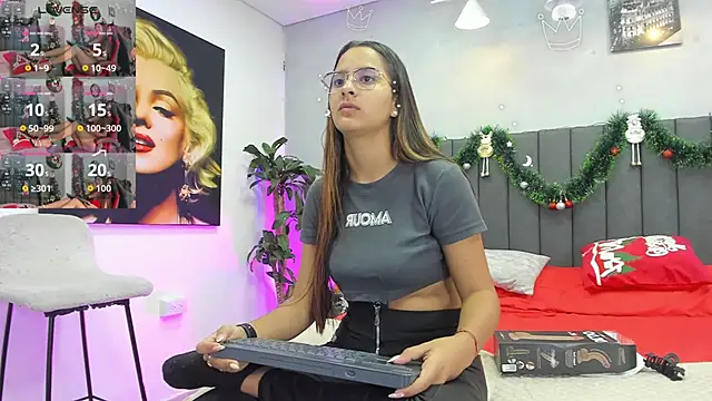 kendra london online show from December 3, 11:30 am