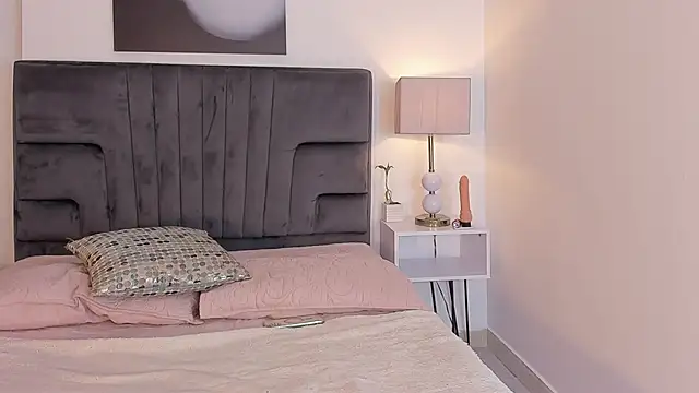 maddy  moon online show from November 27, 4:25 am