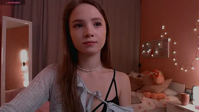 Adria Arjona online show from January 7, 7:33 am