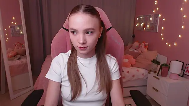 Adria Arjona online show from January 14, 7:36 am