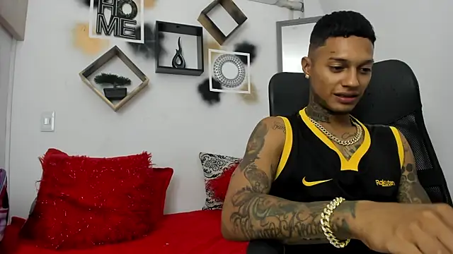 Snapshot of YuleimysAndAlex chatting on November 8, 3:18 am YuleimysAndAlex online show from November 8, 3:18 am