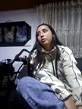 Snapshot of naughtygoddesss_ chatting on December 20, 7:15 am naughtygoddesss online show from December 20, 7:15 am