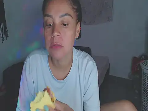 shayna cute online show from June 9, 12:55 am