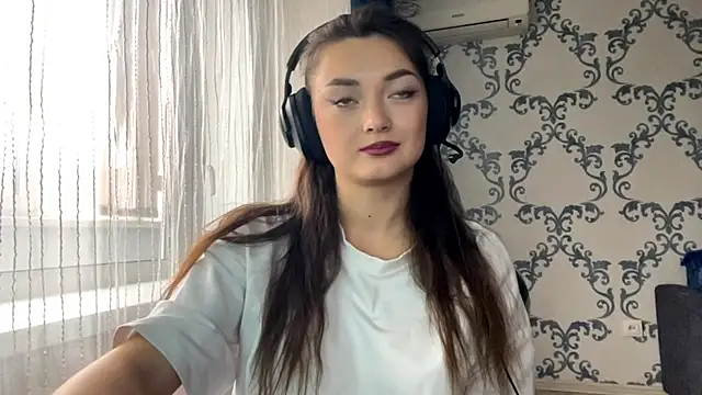 Snapshot of TwotyBright chatting on November 11, 8:14 am TwotyBright online show from November 11, 8:14 am