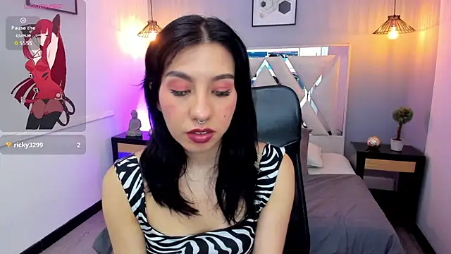 zoe-moreau online show from April 17, 7:28 pm