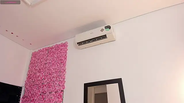 Snapshot of angie_harmony chatting on November 19, 12:16 pm angie harmony online show from November 19, 12:16 pm