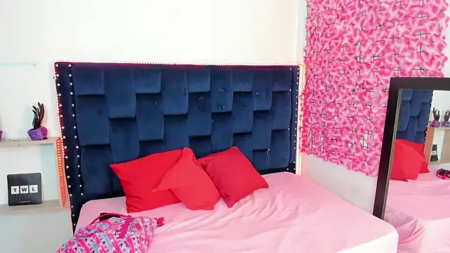 Snapshot of angie_harmony chatting on November 21, 12:04 pm angie harmony online show from November 21, 12:04 pm