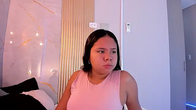 Snapshot of angie_harmony chatting on January 7, 12:07 pm angie harmony online show from January 7, 12:07 pm