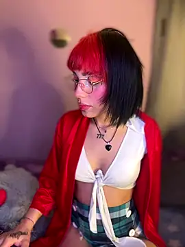 Snapshot of He_cate chatting on November 18, 1:33 am He cate online show from November 18, 1:33 am