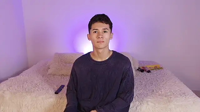 Snapshot of Eiden_Blake chatting on November 23, 10:04 am Eiden Blake online show from November 23, 10:04 am