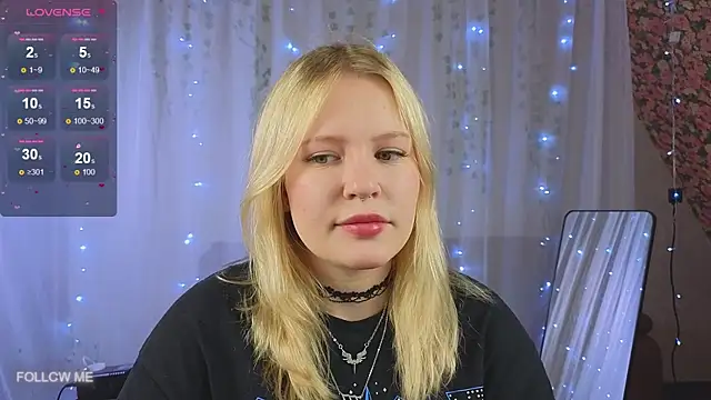 Snapshot of Mila_wxw chatting on December 18, 1:50 pm Mila wxw online show from December 18, 1:50 pm