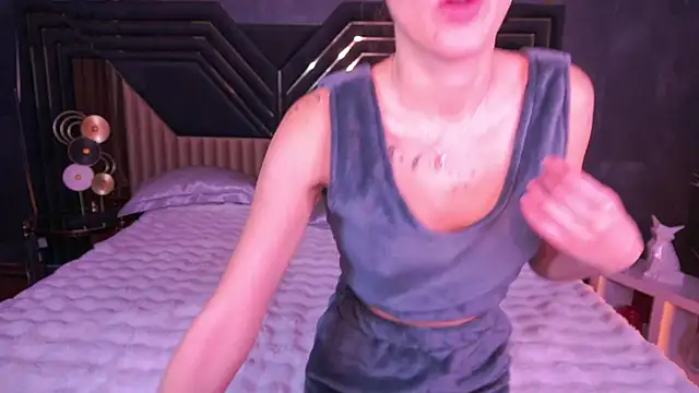 Snapshot of ZafiraMoonn chatting on December 22, 6:43 am ZafiraMoonn online show from December 22, 6:43 am