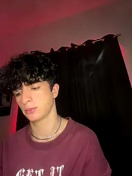 Snapshot of lion_cherry21 chatting on December 16, 8:08 am lion cherry21 online show from December 16, 8:08 am