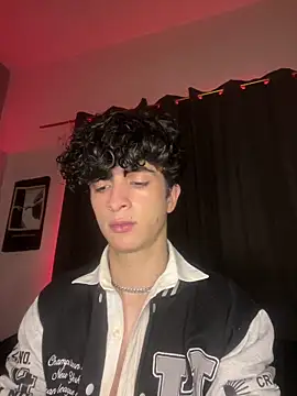 Snapshot of lion_cherry21 chatting on December 19, 7:04 am lion cherry21 online show from December 19, 7:04 am