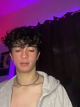 Snapshot of lion_cherry21 chatting on December 21, 6:20 am lion cherry21 online show from December 21, 6:20 am