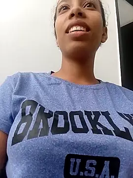 Snapshot of Ari_1217 chatting on November 28, 9:39 pm Ari 1217 online show from November 28, 9:39 pm